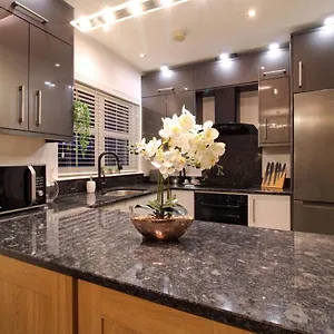 2 Bed House, Office, Wi-fi, Free Parking , Belfast United Kingdom